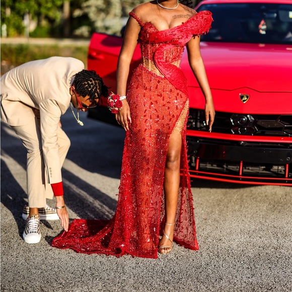 Custom Nigerian style prom dress. - Picture 3 of 5